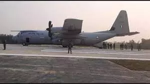 पीएम मोदी के उद्घाटन से पहले वायुसेना ने पूर्वांचल एक्सप्रेस-वे पर उतारा लड़ाकू विमान