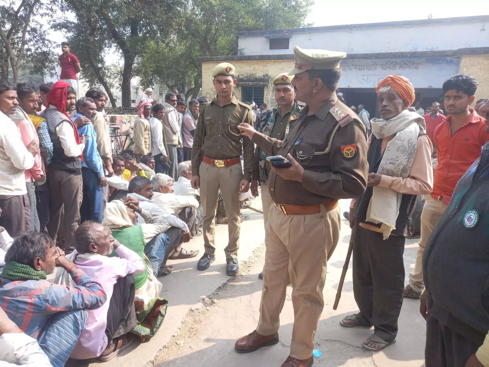 आशा ने लगाया चिकित्सक एवं बीसीपीएम पर बदसलूकी का गम्भीर आरोप आशा ने लगाया चिकित्सक एवं बीसीपीएम पर बदसलूकी का गम्भीर आरोप