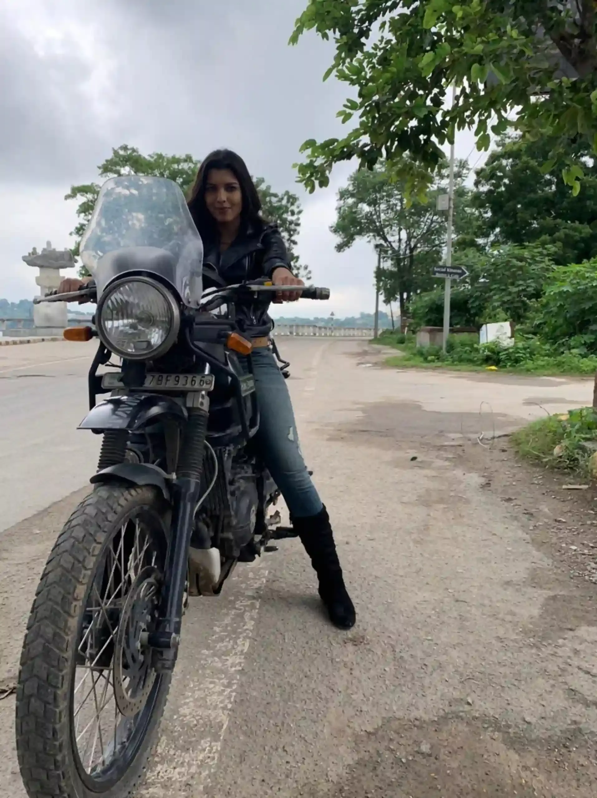 एक्टर रिया दीपसी ने सिर्फ दो घंटे में सीखी बुलेट!