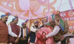 राजेश ने अमेठी के गौरव को बढ़ाया गरीबों की मदद की स्मृति ईरानी राजेश ने अमेठी के गौरव को बढ़ाया गरीबों की मदद की स्मृति ईरानी