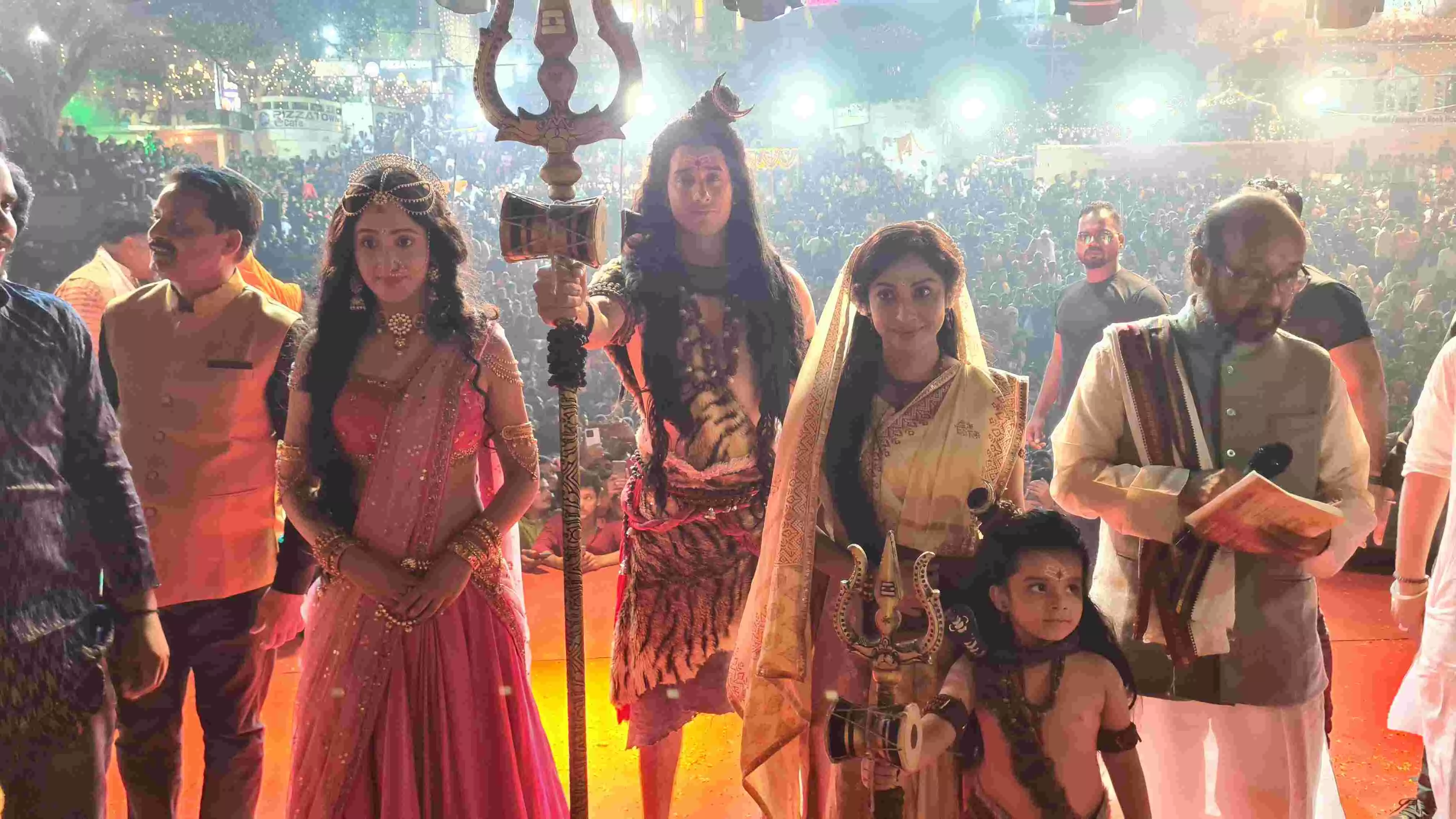 बाल शिव के कलाकारों ने भगवान शिवकी नगरी वाराणसी में मनाई देव दीपावली