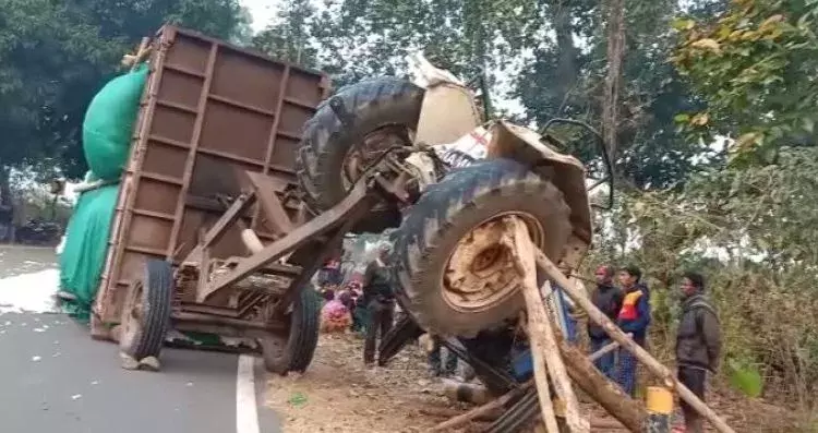 ट्रैक्टर पलटने से दबकर हुई दो की मौत