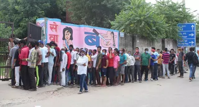 टीकाकरण अभियान घर-घर चलाएं. टीकाकरण अभियान घर-घर चलाएं.