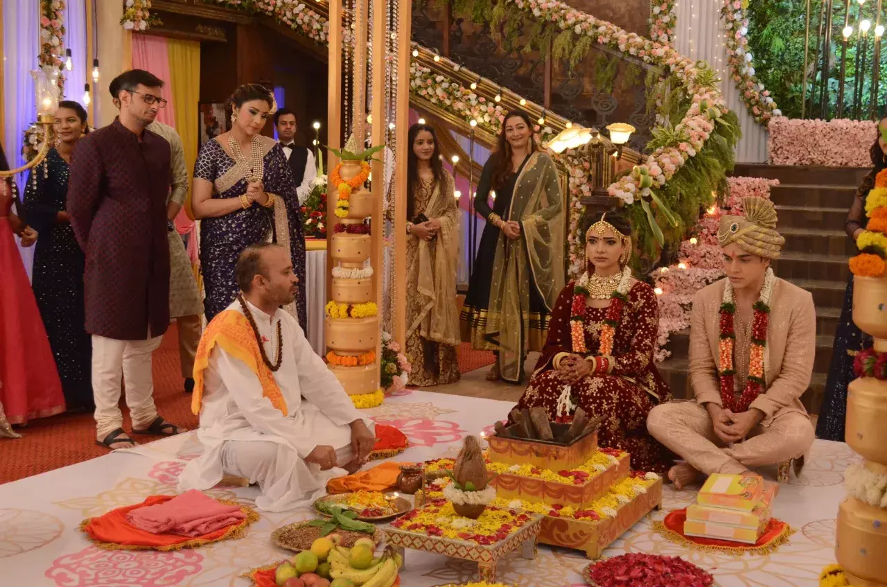 कुमकुम भाग्य में एक बड़ा सरप्राइज़! कुमकुम भाग्य में एक बड़ा सरप्राइज़!