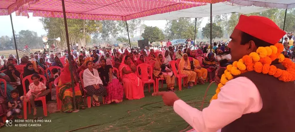 सपा की सभाओ में पहुंच रहे आमजन सपा की सभाओ में पहुंच रहे आमजन