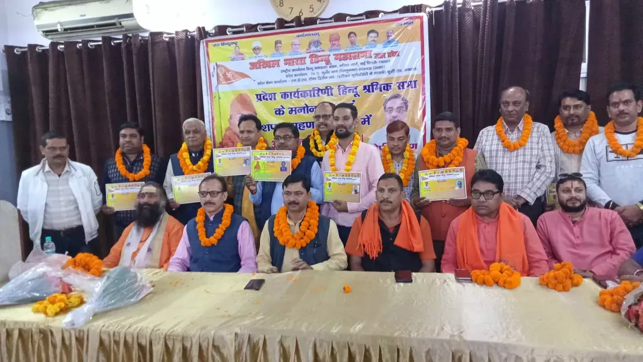 рдкреНрд░реЗрд╕ рдХреНрд▓рдм рдореЗрдВ рдкрджрд╛рдзрд┐рдХрд╛рд░рд┐рдпреЛрдВ рдХреЛ рджрд┐рд▓рд╛рдпреА рдЧрдпреА рд╢рдкрде рдкреНрд░реЗрд╕ рдХреНрд▓рдм рдореЗрдВ рдкрджрд╛рдзрд┐рдХрд╛рд░рд┐рдпреЛрдВ рдХреЛ рджрд┐рд▓рд╛рдпреА рдЧрдпреА рд╢рдкрде