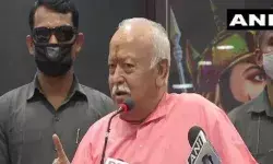 यूपी चुनाव से पहले : हिंदुओं की संख्या और ताकत घट रही है…बोले आरएसएस चीफ मोहन भागवत यूपी चुनाव से पहले : हिंदुओं की संख्या और ताकत घट रही है…बोले आरएसएस चीफ मोहन भागवत