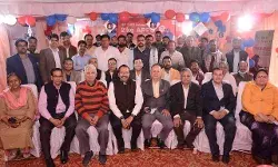 ग्राहक सेवा पखवाड़ा मे एचपी उत्तर मध्य अंचल प्रमुख ने 2 किलो गैस सिलेंडर किया लांच ग्राहक सेवा पखवाड़ा मे एचपी उत्तर मध्य अंचल प्रमुख ने 2 किलो गैस सिलेंडर किया लांच