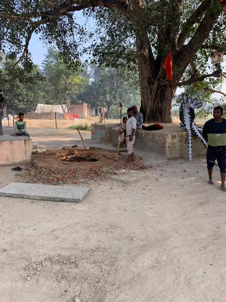 प्राचीन मंदिर में कुए को तोड़े जाने की प्रधान द्वारा तहरीर दिये जाने पर मुकदमा दर्ज प्राचीन मंदिर में कुए को तोड़े जाने की प्रधान द्वारा तहरीर दिये जाने पर मुकदमा दर्ज