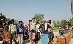 рдорд╛рдирдХ рд╡рд┐рд╣реАрди рдирд┐рд░реНрдорд╛рдг рдХреЛ рд▓реЗрдХрд░ рдЧреНрд░рд╛рдореАрдгреЛрдВ рдЖрдХреНрд░реЛрд╢ рдорд╛рдирдХ рд╡рд┐рд╣реАрди рдирд┐рд░реНрдорд╛рдг рдХреЛ рд▓реЗрдХрд░ рдЧреНрд░рд╛рдореАрдгреЛрдВ рдЖрдХреНрд░реЛрд╢