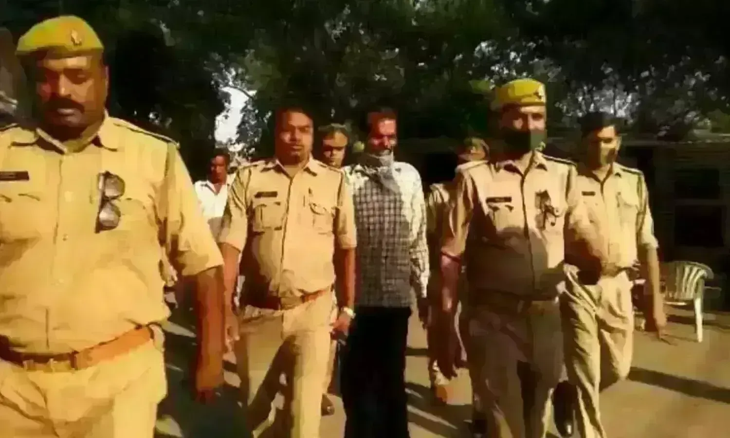 जिला मजिस्ट्रेट ने 9 अभियुक्तों को किया जिला बदर जिला मजिस्ट्रेट ने 9 अभियुक्तों को किया जिला बदर