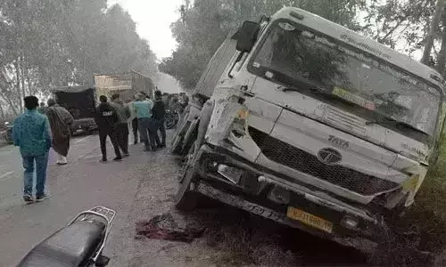 ट्रक की टक्कर से  बाइक सवार मजदूर की मौत ट्रक की टक्कर से  बाइक सवार मजदूर की मौत