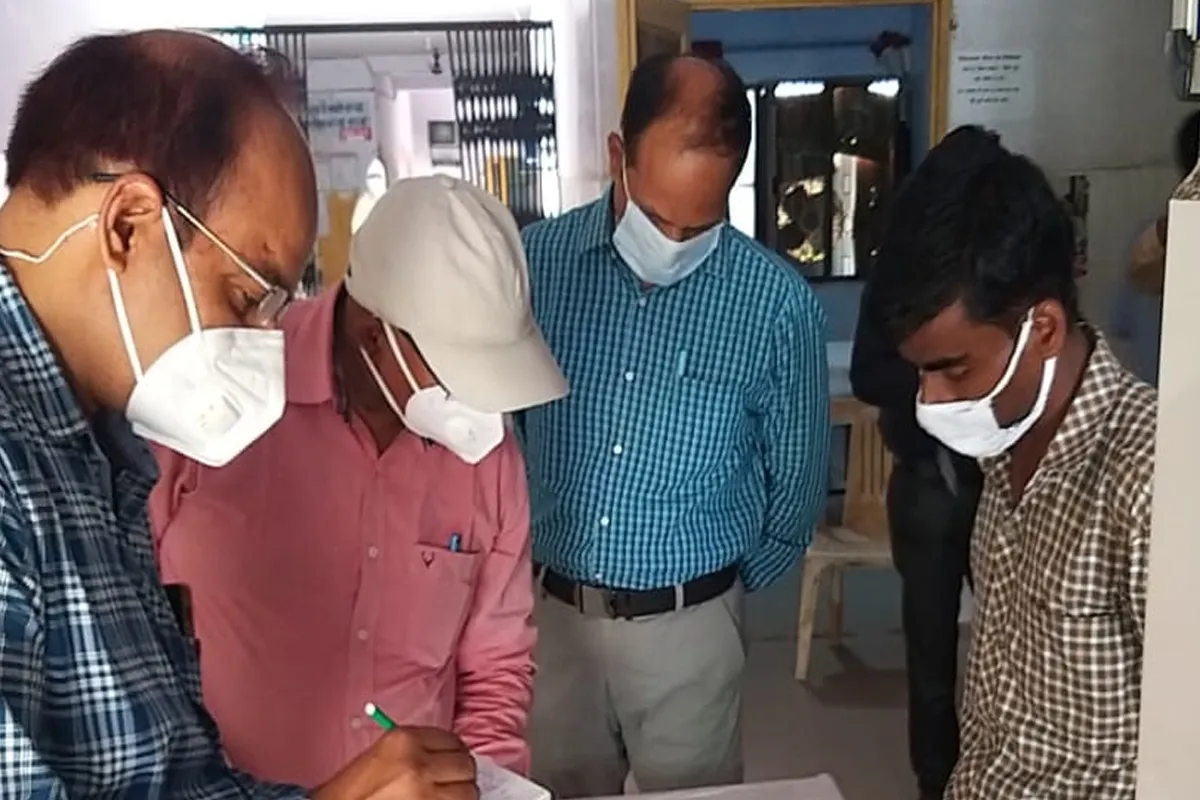 सीएचसी रसड़ा के चिकित्सा अधीक्षक को जिलाधिकारी ने दी प्रतिकूल प्रविष्टि सीएचसी रसड़ा के चिकित्सा अधीक्षक को जिलाधिकारी ने दी प्रतिकूल प्रविष्टि