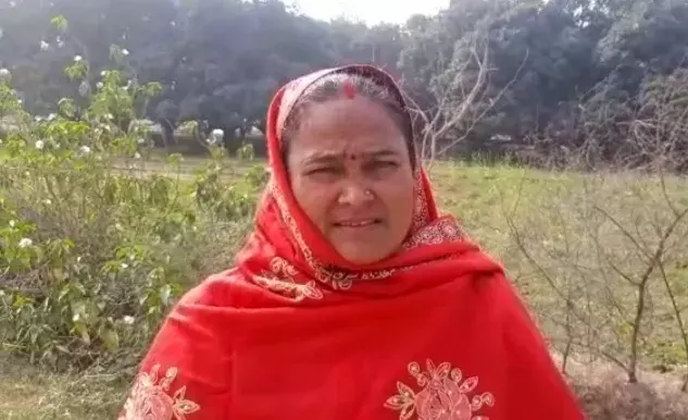 दूसरी महिला को खड़ा कर हो गया बैनामा- पीड़ित महिला ने तहरीर देकर लगाई न्याय की गुहार दूसरी महिला को खड़ा कर हो गया बैनामा- पीड़ित महिला ने तहरीर देकर लगाई न्याय की गुहार