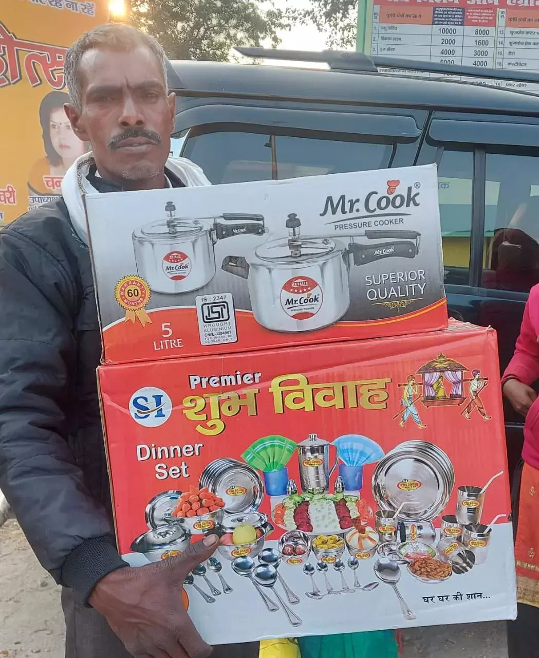 मोहनलालगंज में सामूहिक विवाह में 74जोड़े शादी के बंधन में बंधे