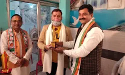 рдХрд╛рдВрдЧреНрд░реЗрд╕ рдкрд╛рд░реНрдЯреА рдХреЗ рднрд╛рд╡реА рдкреНрд░рддреНрдпрд╛рд╢реА рд╕реБрдиреАрд▓ рджреБрдмреЗ рдиреЗ рдкрддреНрд░рдХрд╛рд░реЛрдВ рдХреЛ рдХрд┐рдпрд╛ рд╕рдореНрдорд╛рдирд┐рдд рдХрд╛рдВрдЧреНрд░реЗрд╕ рдкрд╛рд░реНрдЯреА рдХреЗ рднрд╛рд╡реА рдкреНрд░рддреНрдпрд╛рд╢реА рд╕реБрдиреАрд▓ рджреБрдмреЗ рдиреЗ рдкрддреНрд░рдХрд╛рд░реЛрдВ рдХреЛ рдХрд┐рдпрд╛ рд╕рдореНрдорд╛рдирд┐рдд