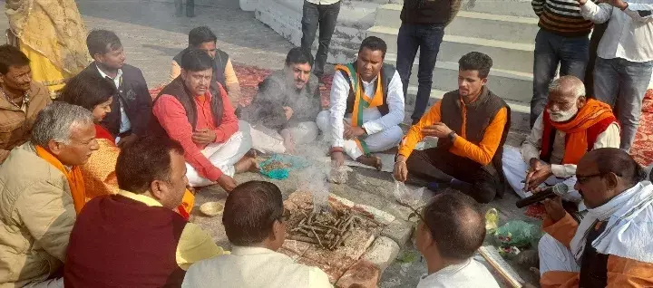 рдЬрдирдХрд▓реНрдпрд╛рдг рдХреЗ рд▓рд┐рдпреЗ рднрд╛рдЬрдкрд╛ рдХрд╛рд░реНрдпрдХрд░реНрддрд╛рдУ рдиреЗ рдкреНрд░рд╛рдЪреАрди рд╢рд┐рд╡ рдордВрджрд┐рд░ рдореЗрдВ рдХрд┐рдпрд╛ рд╣рд╡рди- рдкреВрдЬрди рдЬрдирдХрд▓реНрдпрд╛рдг рдХреЗ рд▓рд┐рдпреЗ рднрд╛рдЬрдкрд╛ рдХрд╛рд░реНрдпрдХрд░реНрддрд╛рдУ рдиреЗ рдкреНрд░рд╛рдЪреАрди рд╢рд┐рд╡ рдордВрджрд┐рд░ рдореЗрдВ рдХрд┐рдпрд╛ рд╣рд╡рди- рдкреВрдЬрди