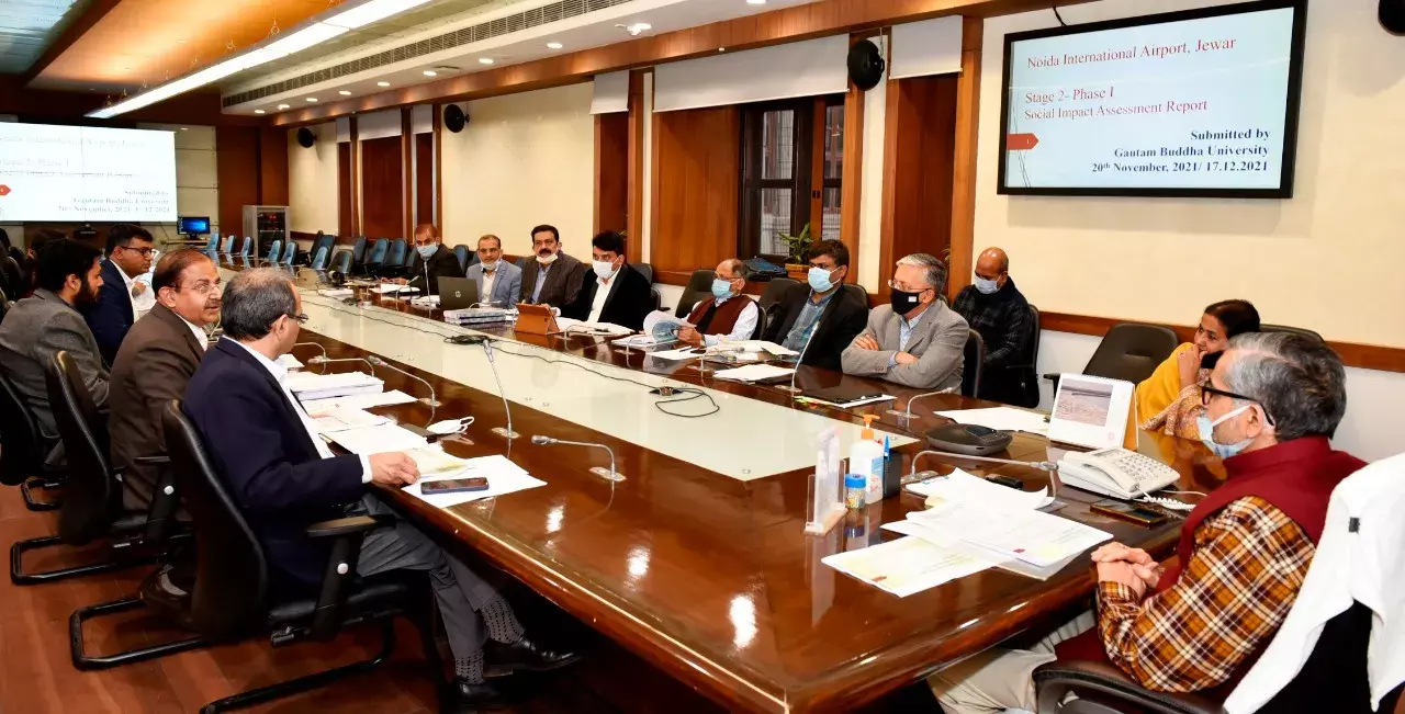 मुख्य सचिव के समक्ष नोएडा इण्टरनेशनल एयरपोर्ट मुख्य सचिव के समक्ष नोएडा इण्टरनेशनल एयरपोर्ट