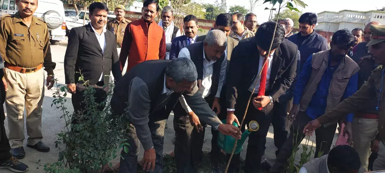 जनपद न्यायाधीश  मुख्य न्यायिक मजिस्ट्रेट का हैदर गढ़ सिविल कोर्ट में हुआ आगमन जनपद न्यायाधीश  मुख्य न्यायिक मजिस्ट्रेट का हैदर गढ़ सिविल कोर्ट में हुआ आगमन