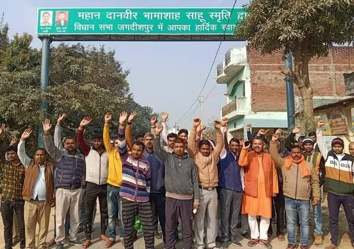 स्मृति द्वार को लेकर  क्षेत्रवासियों ने किया राज्यमंत्री का विरोध स्मृति द्वार को लेकर  क्षेत्रवासियों ने किया राज्यमंत्री का विरोध
