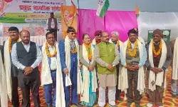 सामूहिक वंदेमातरम गायन व तिरंगा यात्रा से देशभक्ति में डूबे लोग