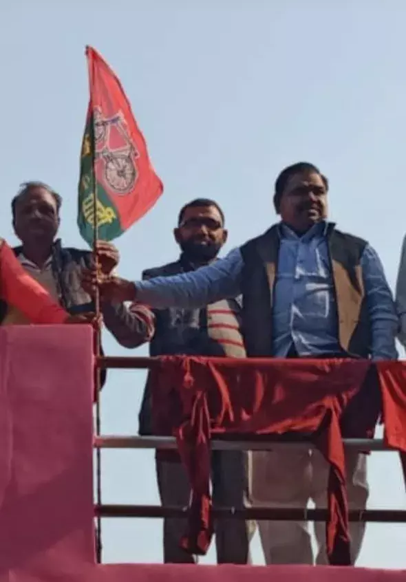 सपा का झंडा अभियान तेज शिव प्रताप यादव सपा का झंडा अभियान तेज शिव प्रताप यादव