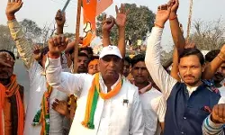 भरथुआ चौराहे पर रामनरेश कुशवाहा के समर्थकों ने यात्रा का जोरदार किया स्वागत