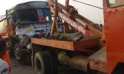 चालक को आई झपकी: अनियंत्रित टैंकर ओवरव्रिज के रेलिंग से टकराया, दो की मौत