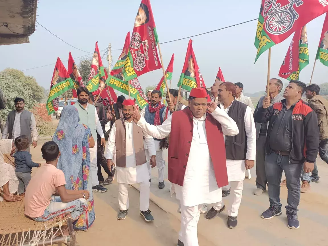 पूर्व विधायक के नेतृत्व में मलिहाबाद में चला झंडा लगाओ अभियान