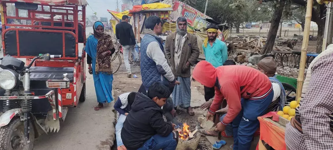 ठंड से ठिठुरे लोग, नहीं जले अलाव