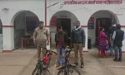 चोरी की दो साइकिल के साथ एक चोर गिरफ्तार