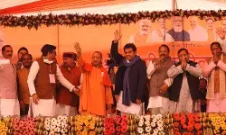 फर्रुखाबाद पहुंचे योगी आदित्यनाथ, लोगों ने किया भव्य स्वागत