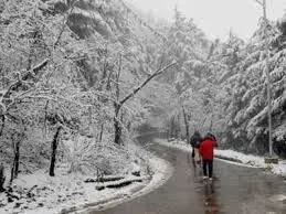 पहाड़ों पर बर्फबारी से सर्दी बढ़ी, पहाड़ों पर बर्फबारी से सर्दी बढ़ी,