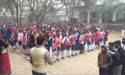 छात्र-छात्राओं को वैक्सीन लगवाने को किया गया जागरूक