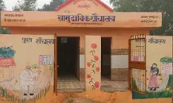 बनते ही टपकने लगे शौचालय व पंचायत भवन की छतों से पानी।