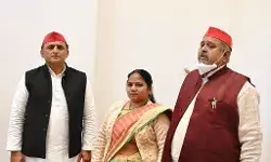 भाजपा विधायक माधुरी वर्मा ने थामा सपा का दामन, अखिलेश यादव ने दिलाई सदस्यता