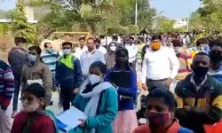 MP में चपरासी और स्‍वीपर बनने के लिए मारामारी, ग्रेजुएट और पोस्ट-ग्रेजुएट भी कतार में खड़े।