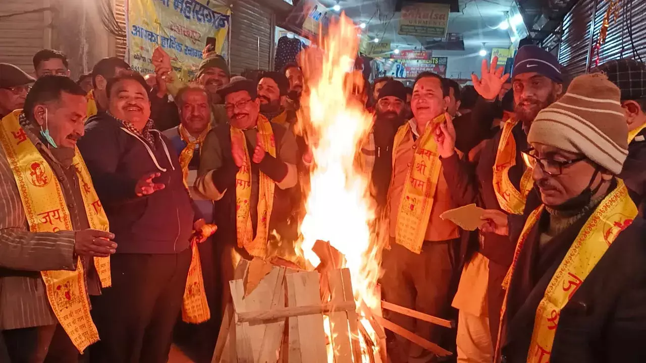 पंजाबी समाज ने ढोल की थाप पर भांगड़ा कर मनाया लोहड़ी पर्व