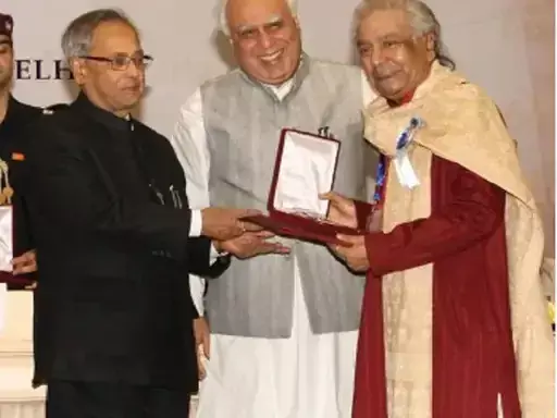 पद्म विभूषण बिरजू महाराज का हार्ट अटैक से निधन पद्म विभूषण बिरजू महाराज का हार्ट अटैक से निधन