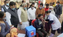 डीएम के प्रयास से टीकाकरण में जनपद ने लगाई 15 रैंक की छलांग