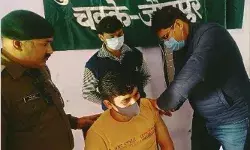 कुटीर पीजी कालेज चक्के में शिविर लगाकर स्वास्थ्यकर्मियों ने हुआ टीकाकरण