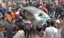 लखनऊ : 1090 चौराहे पर भीषण सड़क हादसा, तेज रफ्तार कार ने बाइक सवार को कुचला , 2 की मौत लखनऊ : 1090 चौराहे पर भीषण सड़क हादसा, तेज रफ्तार कार ने बाइक सवार को कुचला , 2 की मौत