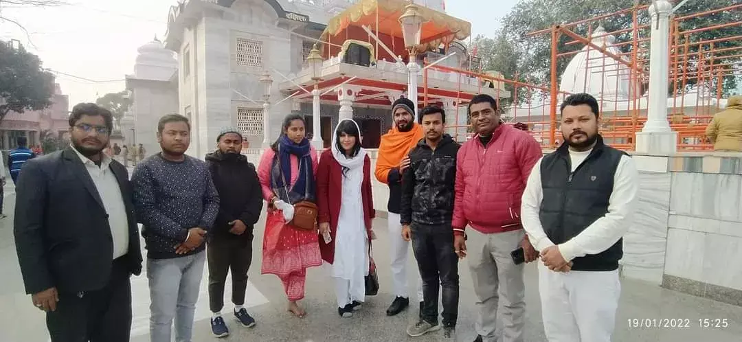 सुप्रसिद्ध भोजपुरी अभिनेत्री पाखी हेगड़े ने बाबा गुरु गोरखनाथ के दर्शन किया और आशीर्वाद प्राप्त किया