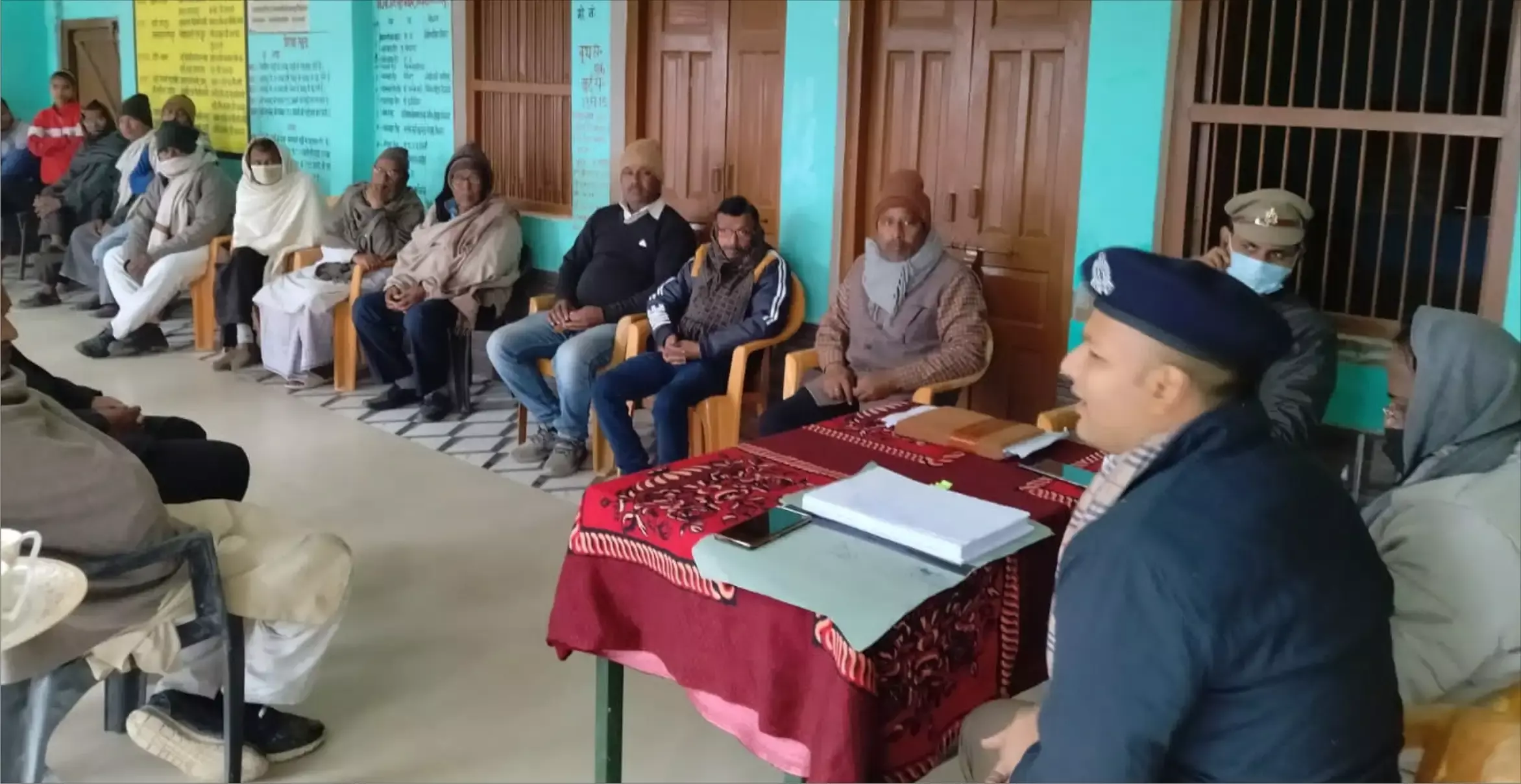 चुनाव को लेकर एसडीएम व सीओ ने लोगों से की बैठक