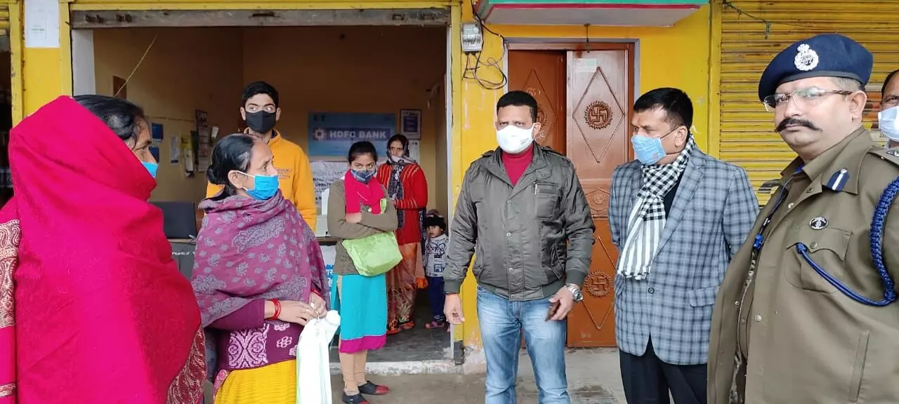 डीएम व एसएसपी ने किया सीएचसी पयागपुर का निरीक्षण