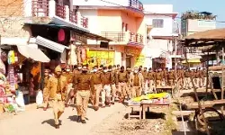 शांतिपूर्ण चुनाव के लिए अर्द्धसैनिक बलों के साथ पुलिस ने किया रूट मार्च