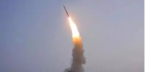 उत्तर कोरिया ने फिर जापान के समुद्र में किया मिसाइल परीक्षण