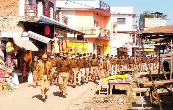शांतिपूर्ण चुनाव के लिए अर्द्धसैनिक बलों के साथ पुलिस ने किया रूट मार्च