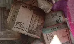 दबंगों ने घर में लगायी आग, 70 हजार नकदी समेत लाखों का सामान राख