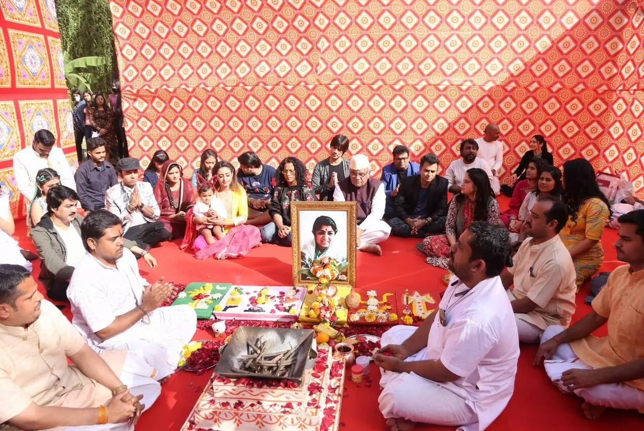 लता मंगेशकर के शीघ्र स्वस्थ होने के लिए शंकर महादेवन, आनंद वीरजी शाह और सारेगामापा के प्रतिभागियों ने किया हवन